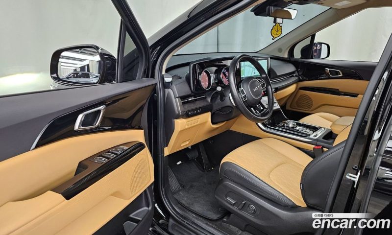 Kia Carnival 9-Seater Noblesse