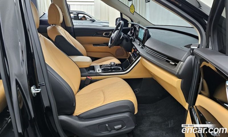 Kia Carnival 9-Seater Noblesse