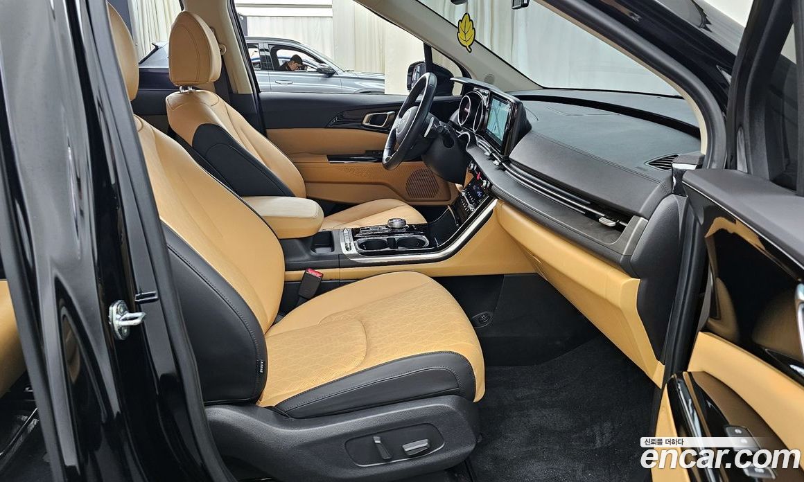 Kia Carnival 9-Seater Noblesse