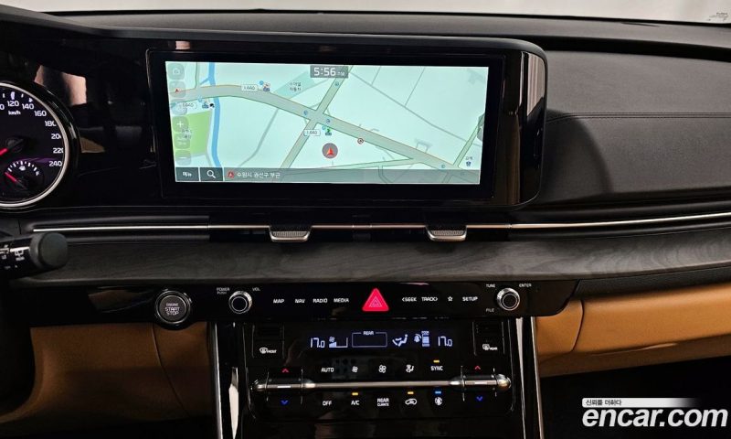 Kia Carnival 9-Seater Noblesse