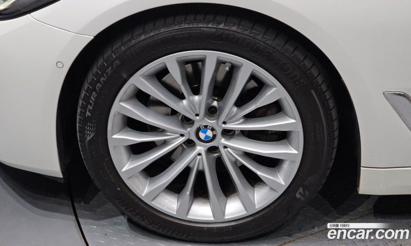 BMW 5-Series i520 Luxury