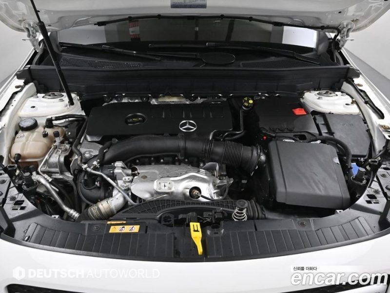 Mercedes Benz GLB-Class GLB220