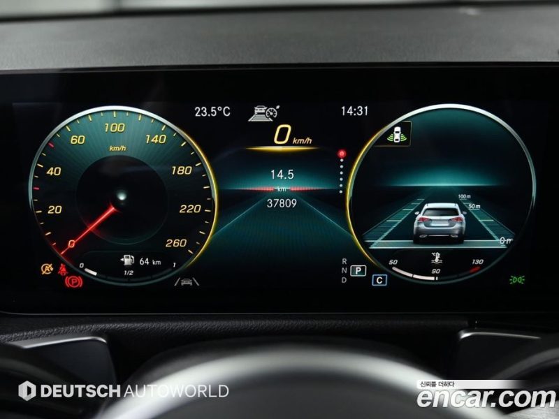 Mercedes Benz GLB-Class GLB220