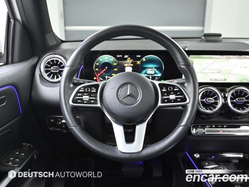 Mercedes Benz GLB-Class GLB220