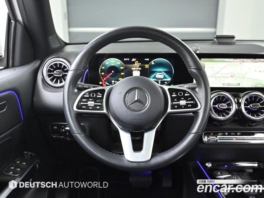 Mercedes Benz GLB-Class GLB220