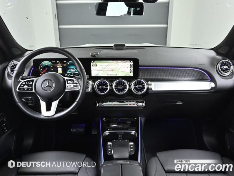 Mercedes Benz GLB-Class GLB220