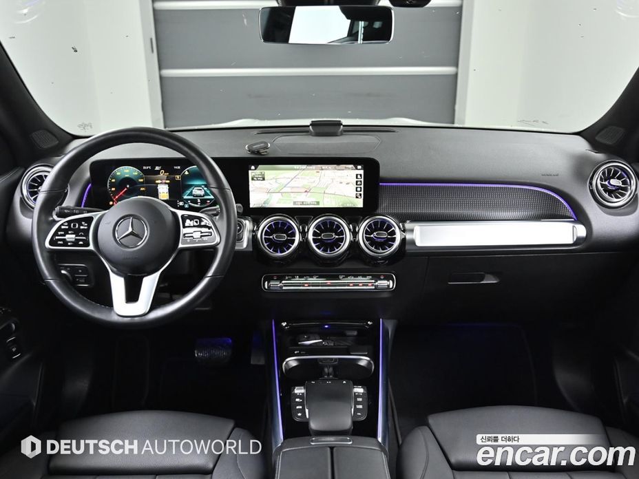 Mercedes Benz GLB-Class GLB220