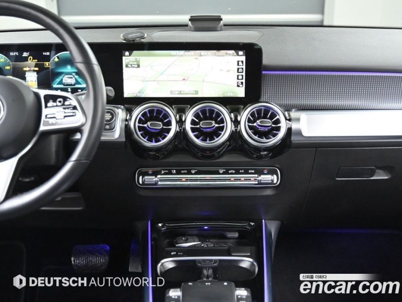 Mercedes Benz GLB-Class GLB220