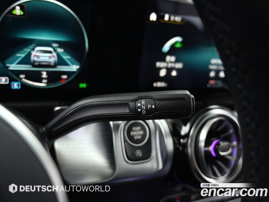 Mercedes Benz GLB-Class GLB220