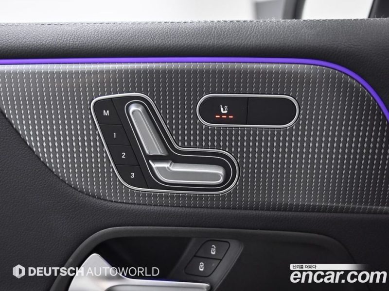 Mercedes Benz GLB-Class GLB220