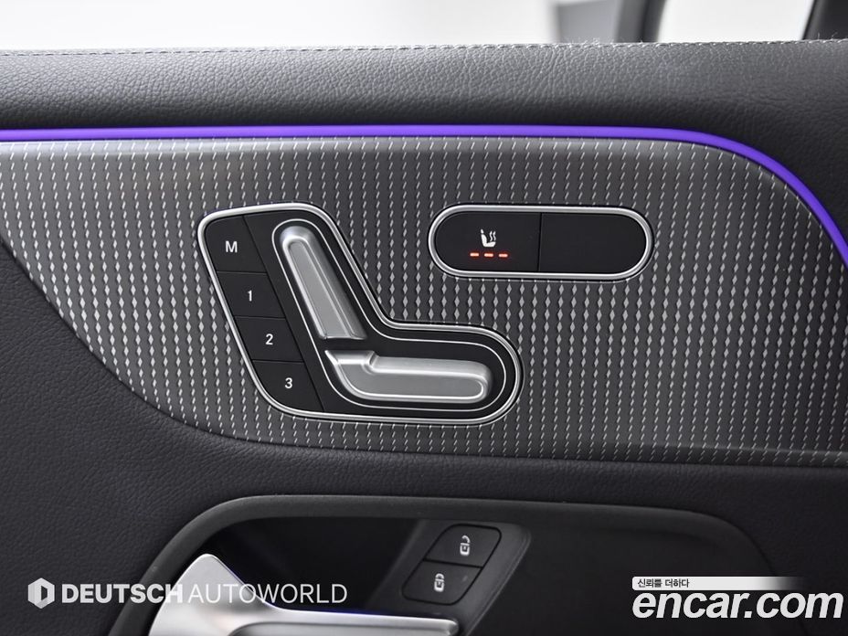 Mercedes Benz GLB-Class GLB220