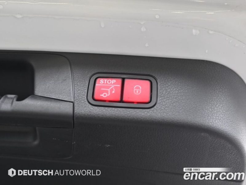 Mercedes Benz GLB-Class GLB220