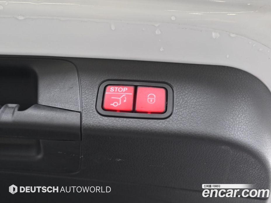 Mercedes Benz GLB-Class GLB220