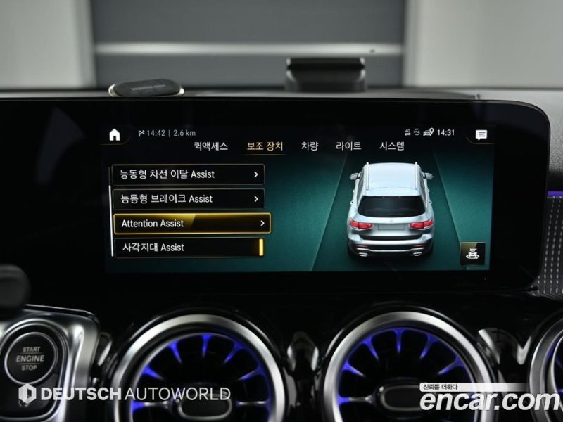 Mercedes Benz GLB-Class GLB220