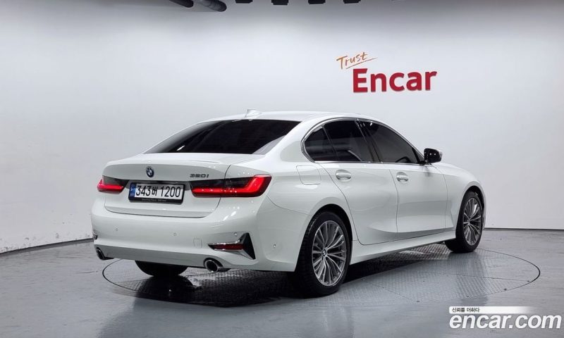 BMW 3-Series i320 Luxury