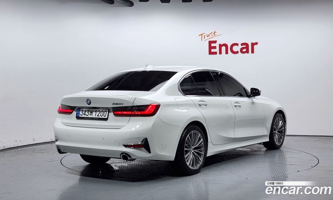 BMW 3-Series i320 Luxury