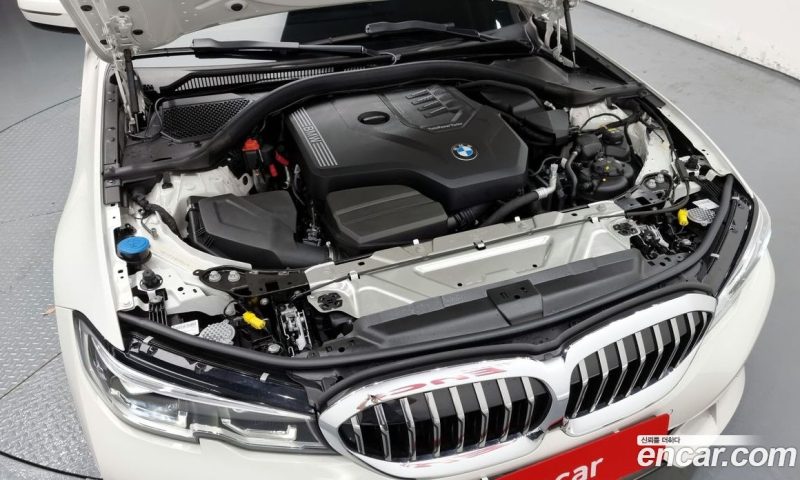 BMW 3-Series i320 Luxury