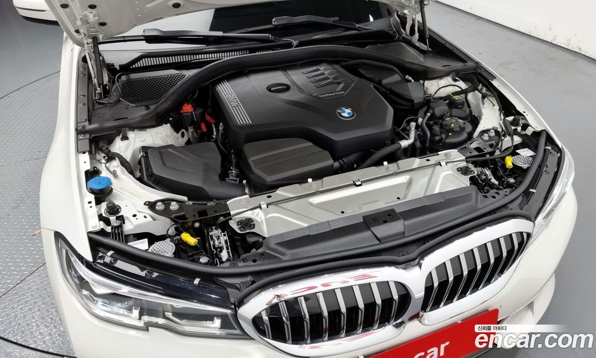 BMW 3-Series i320 Luxury