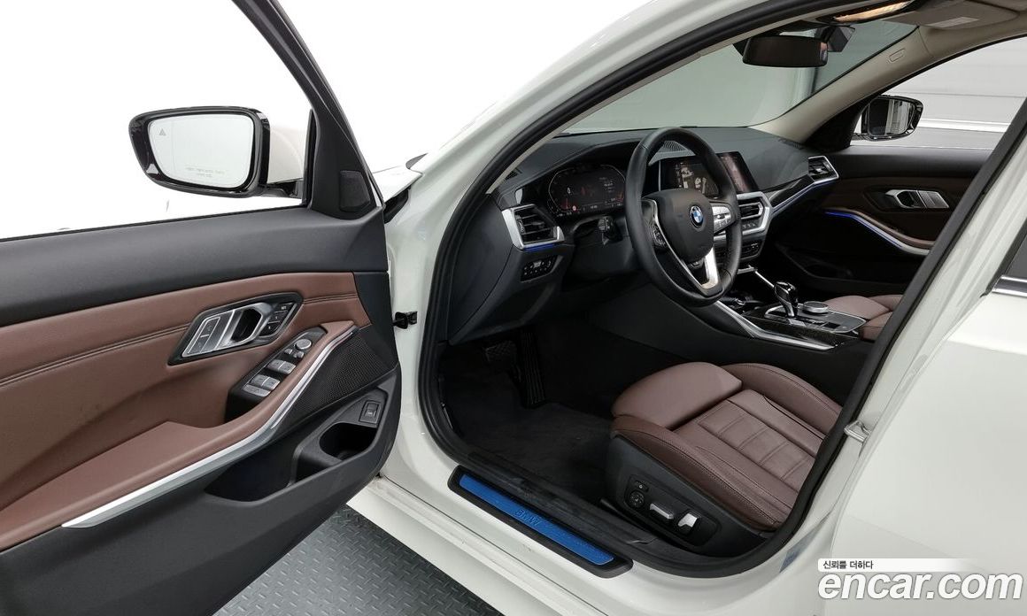 BMW 3-Series i320 Luxury