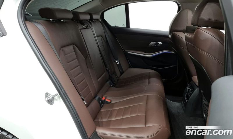 BMW 3-Series i320 Luxury