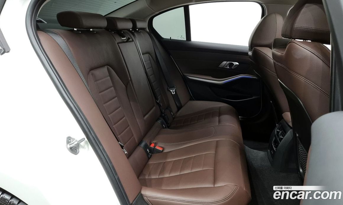 BMW 3-Series i320 Luxury