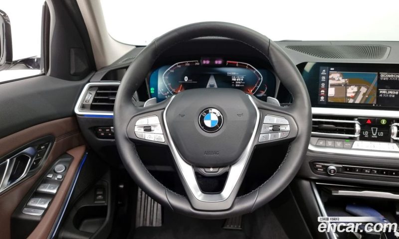 BMW 3-Series i320 Luxury