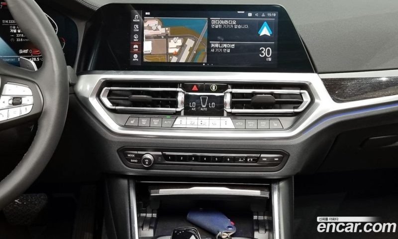 BMW 3-Series i320 Luxury