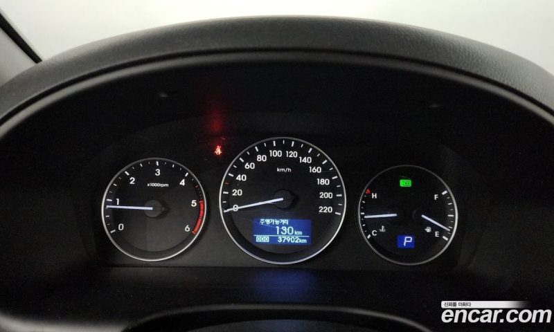 Hyundai Starex Van 3-Seater