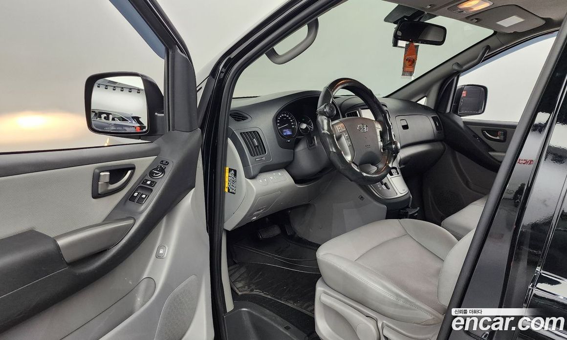 Hyundai Starex Van 3-Seater