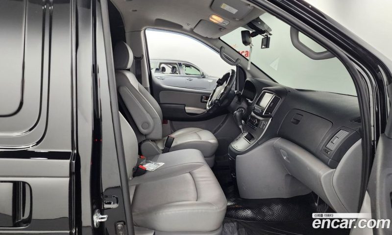 Hyundai Starex Van 3-Seater
