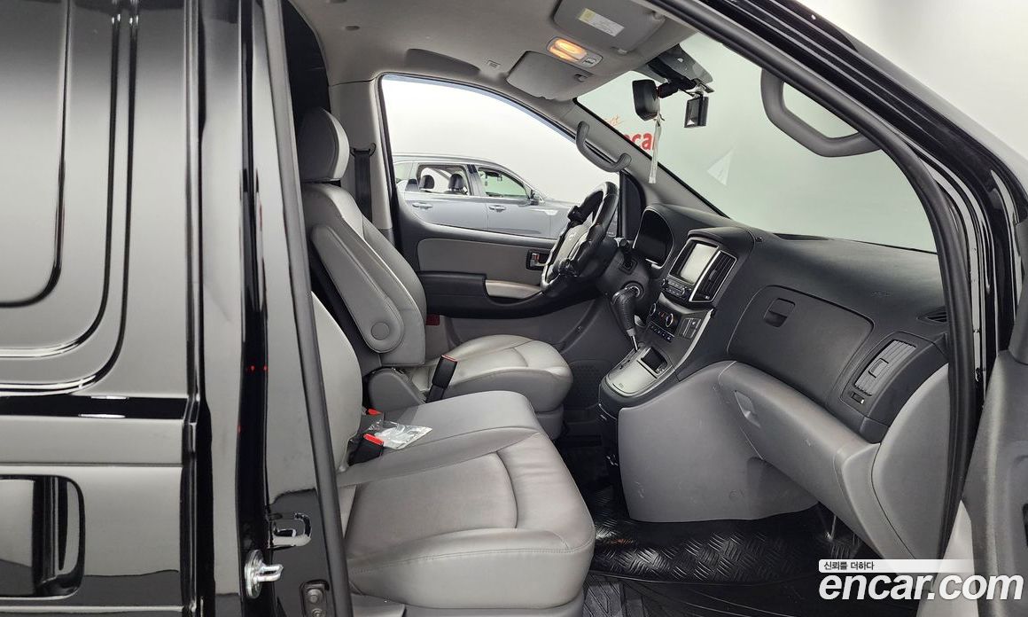 Hyundai Starex Van 3-Seater
