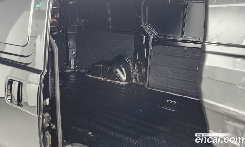 Hyundai Starex Van 3-Seater