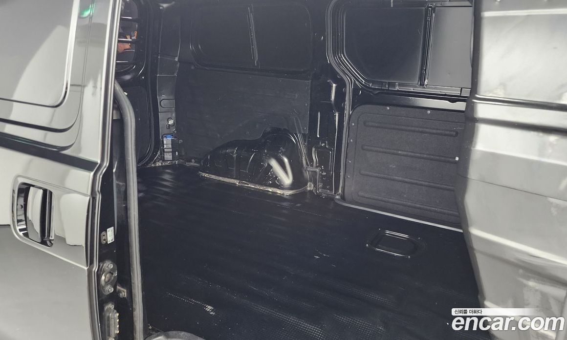 Hyundai Starex Van 3-Seater