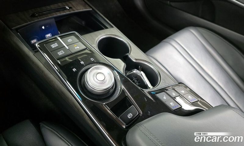 Kia K8 2.5 Gasoline 2WD