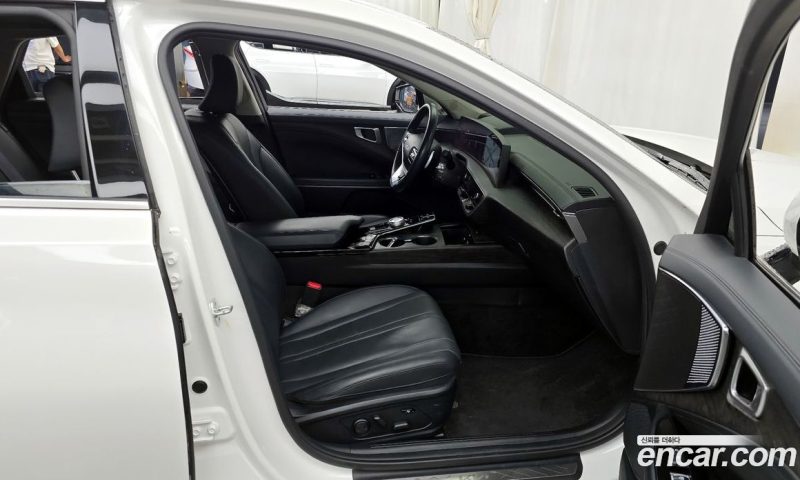 Kia K8 2.5 Gasoline 2WD