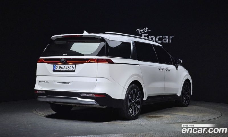 Kia Carnival 9-Seater Noblesse