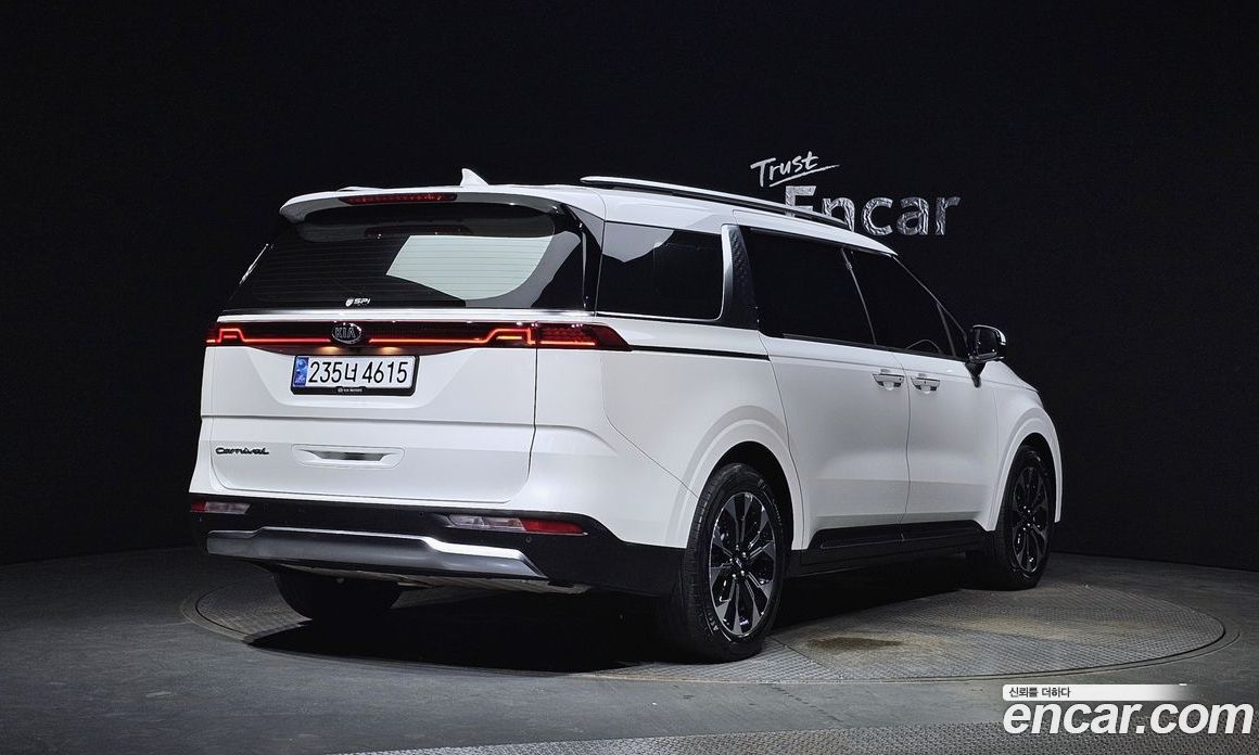 Kia Carnival 9-Seater Noblesse