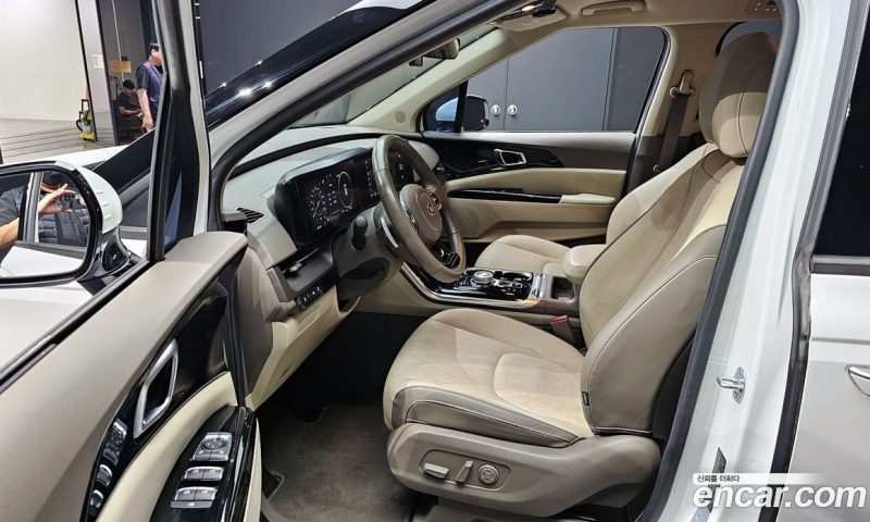 Kia Carnival 9-Seater Noblesse