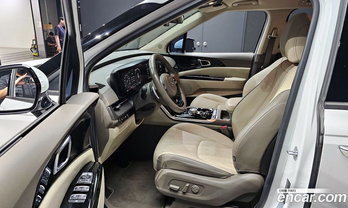 Kia Carnival 9-Seater Noblesse