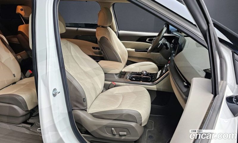 Kia Carnival 9-Seater Noblesse