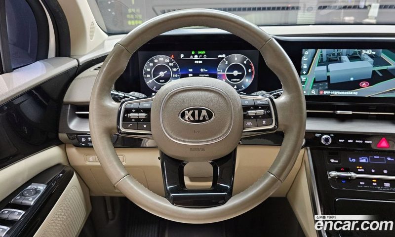 Kia Carnival 9-Seater Noblesse