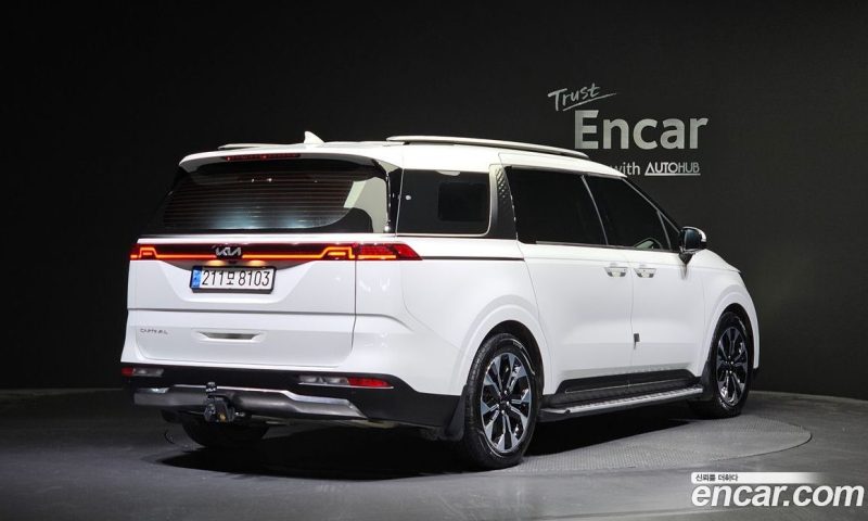 Kia Carnival 9-Seater Noblesse