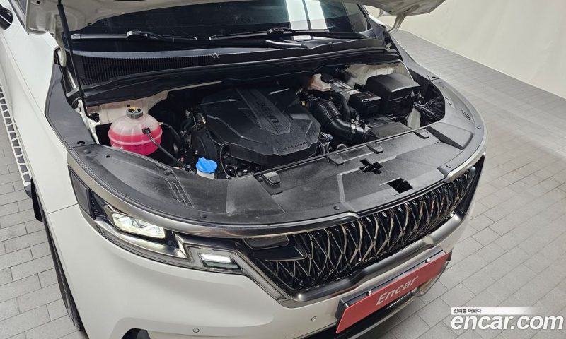Kia Carnival 9-Seater Noblesse