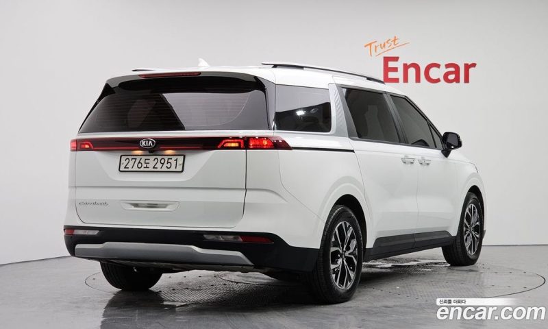 Kia Carnival 9-Seater Prestige