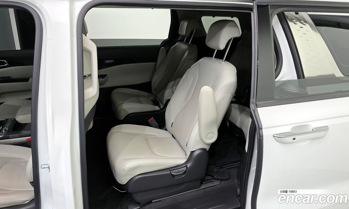 Kia Carnival 9-Seater Signature