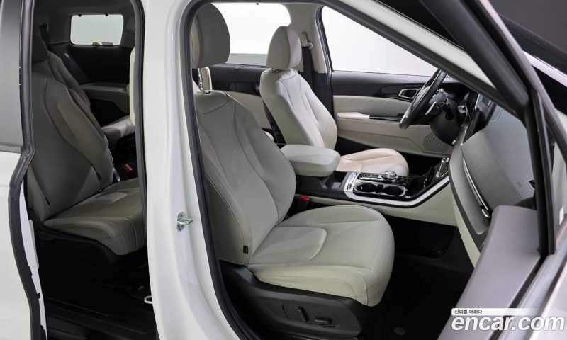 Kia Carnival 9-Seater Signature