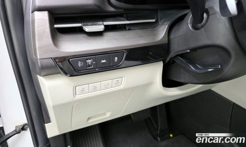 Kia Carnival 9-Seater Signature