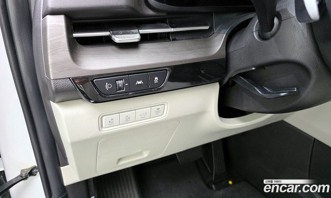 Kia Carnival 9-Seater Signature