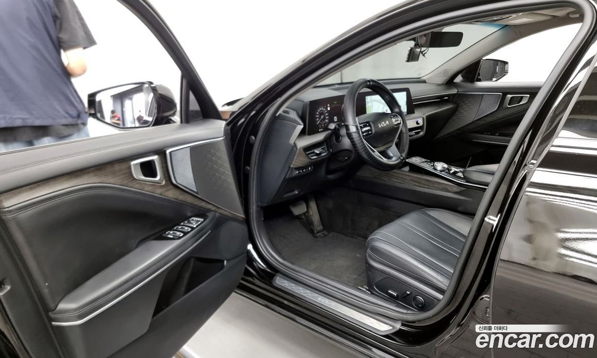 Kia K8 2.5 Gasoline 2WD