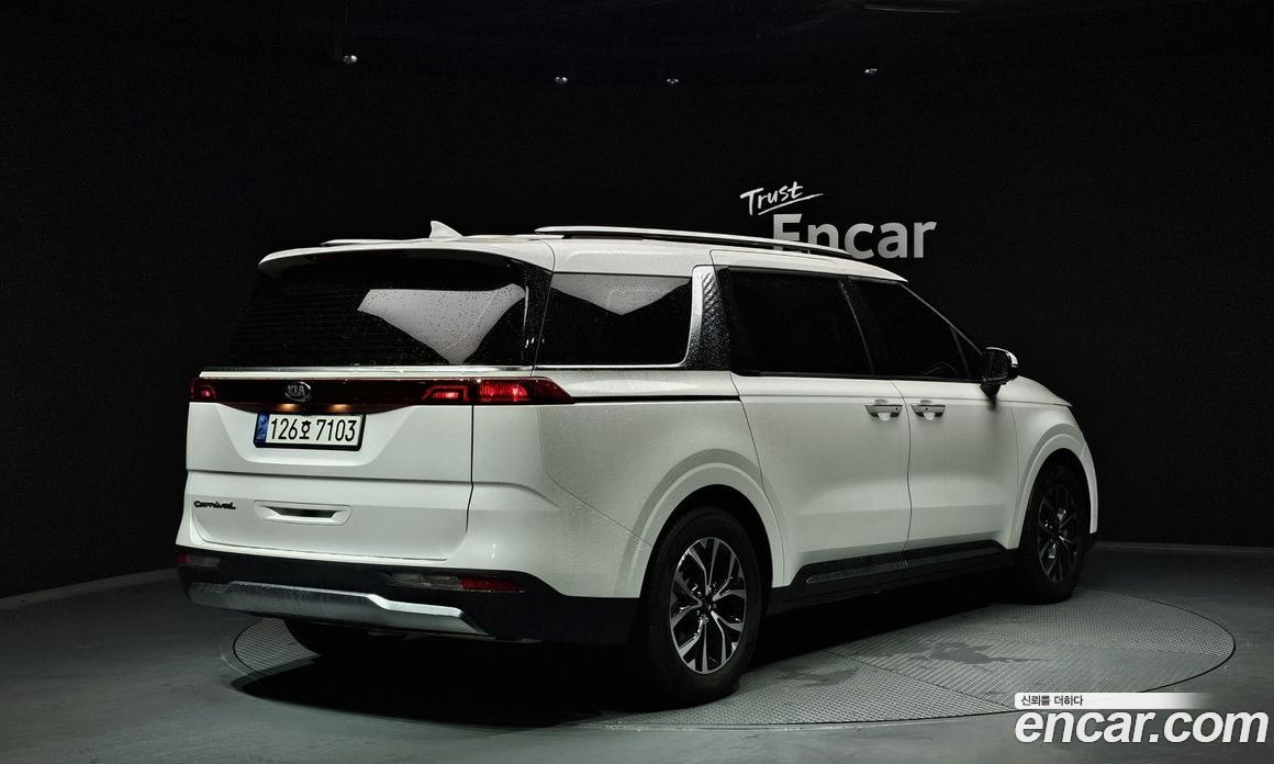 Kia Carnival 9-Seater Noblesse